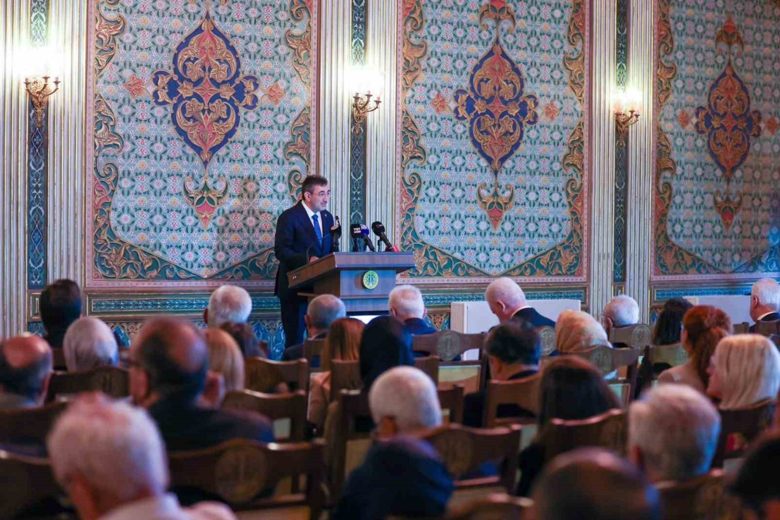 cumhurbaskani-yardimcisi-yilmaz-imla-dil-bayragimiz-turkcemizin-birligini-ve-kulturel-hafizasini-koruyan-temel-unsurdur