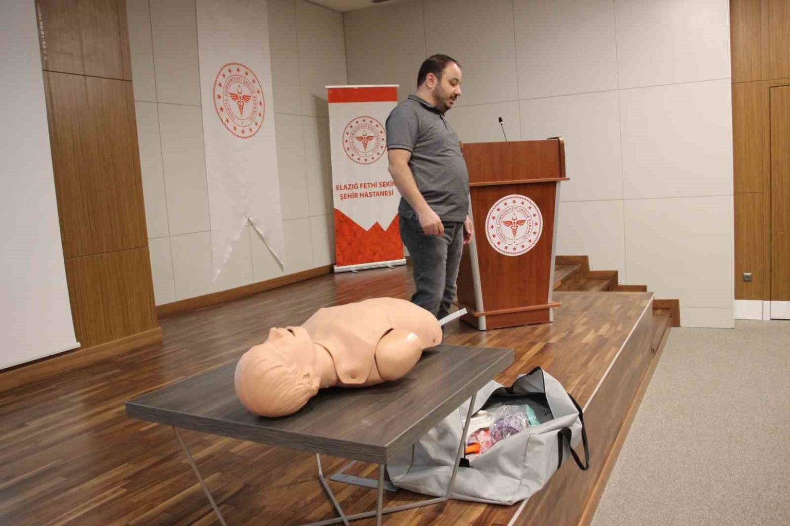 elazigda-saglik-calisanlarina-egitimler-suruyor