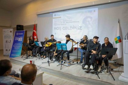 engelsiz-yurekler-asik-veyselin-turkulerini-yasatiyor
