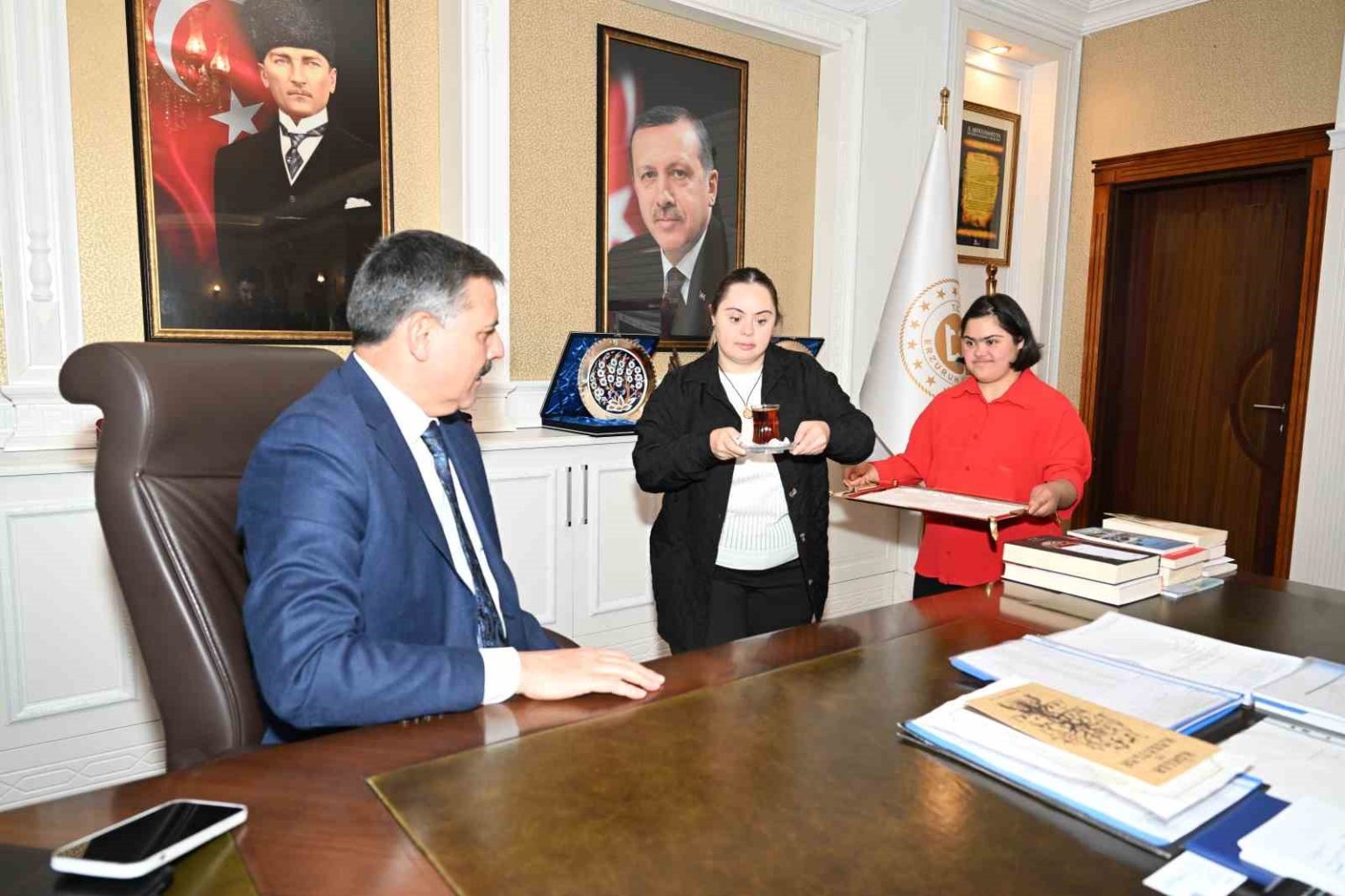 erzurum-valiliginde-yurek-isitan-farkindalik