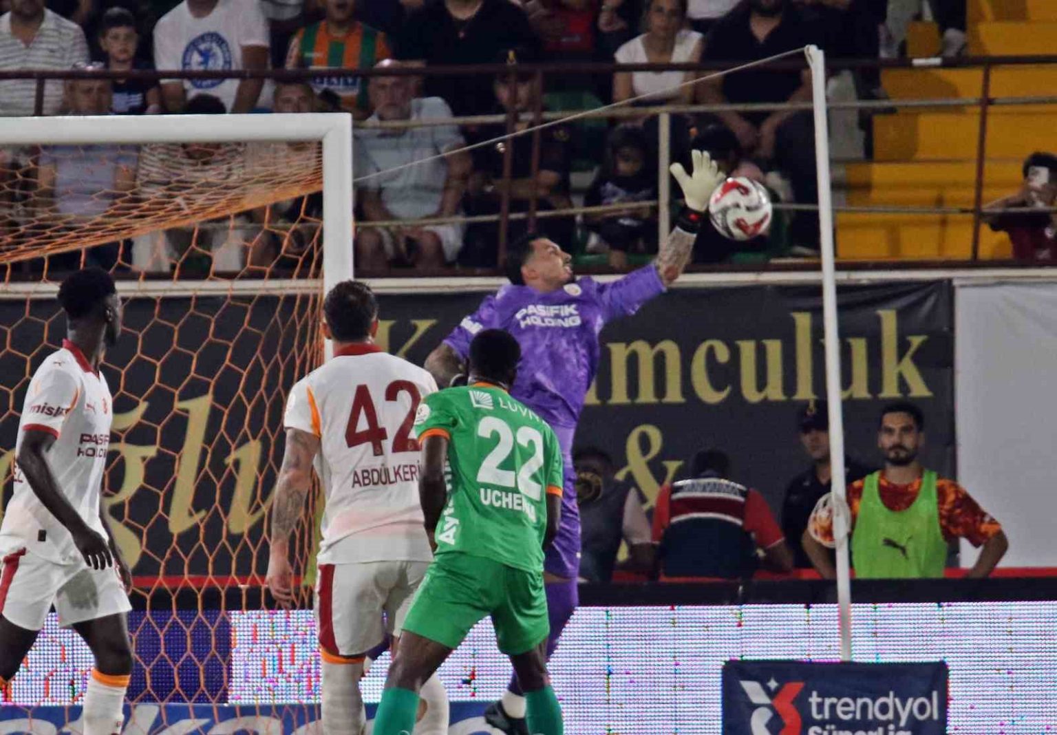 galatasaray-ligde-deplasmanda-kalesini-gole-kapadi