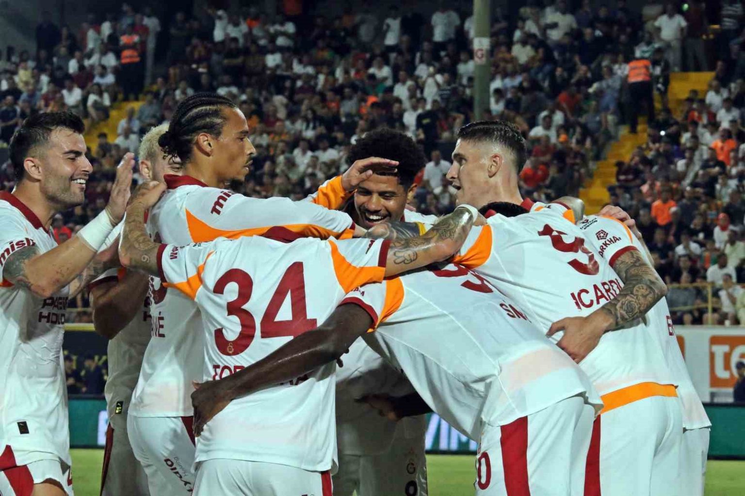 galatasaraydan-ligde-ust-uste-15-galibiyet