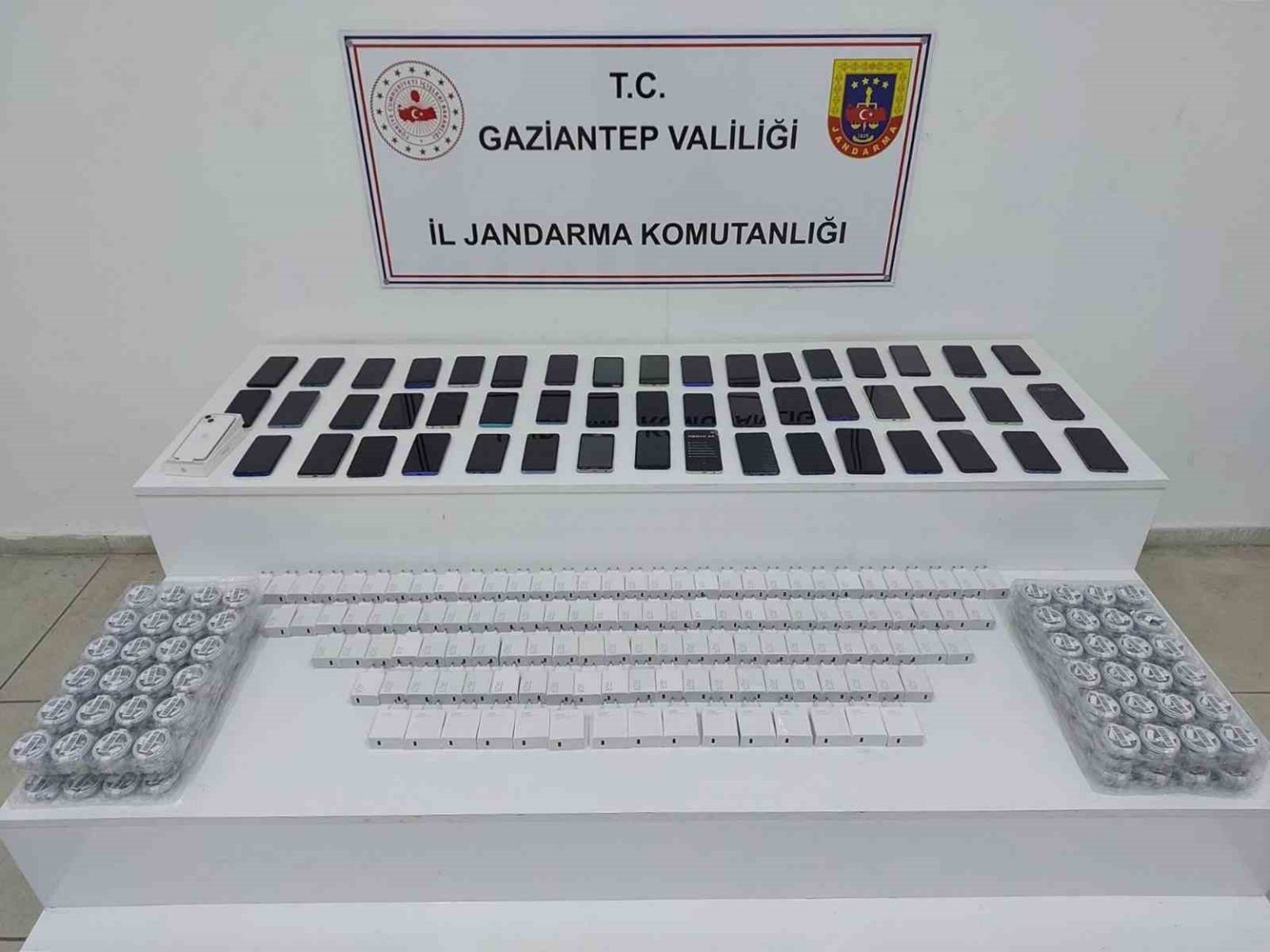 gaziantepte-13-milyon-tl-degerinde-kacak-telefon-ele-gecirildi