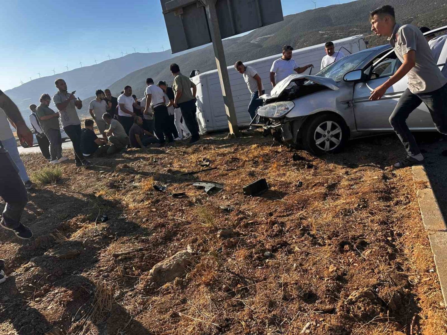 gaziantepte-otomobil-ile-minibus-carpisti-5-yarali