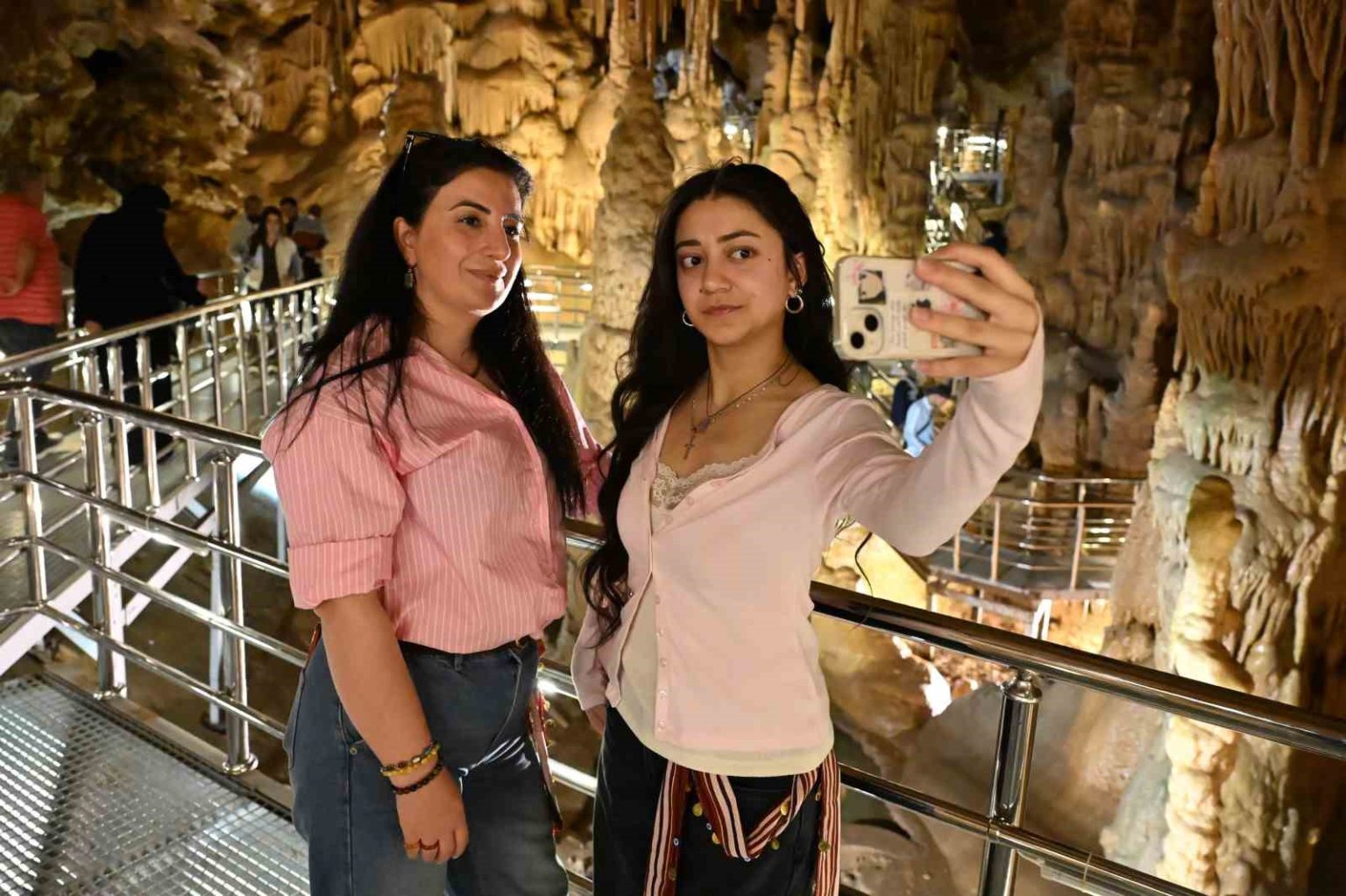 gumushanenin-yer-alti-sarayi-110-bin-ziyaretci-agirladi