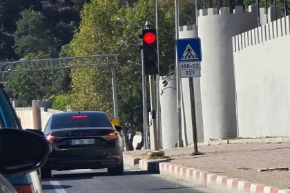 guvenlik-seridini-kullanan-araclar-tepkilere-neden-oluyor