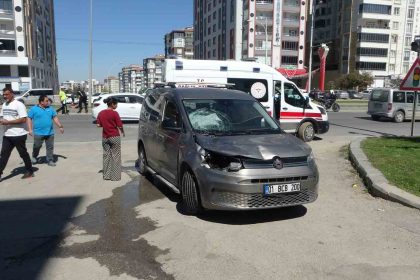 hafif-ticari-aracin-carptigi-anne-ve-2-cocugu-agir-yaralandi