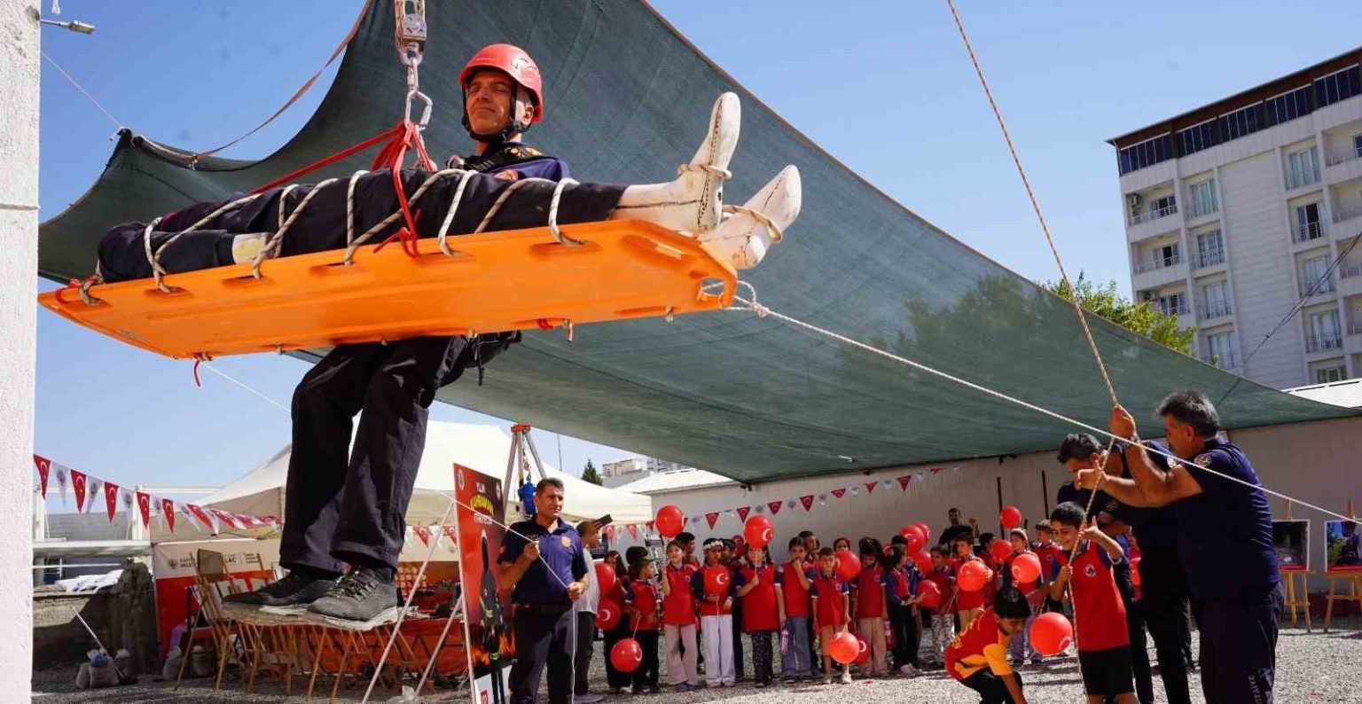 kahtada-itfaiye-haftasi-etkinlikleri-basladi