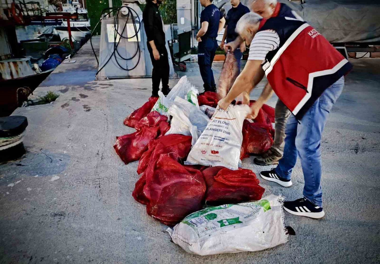 kastamonuda-kacak-avlanan-142-kalkan-baligina-el-konuldu
