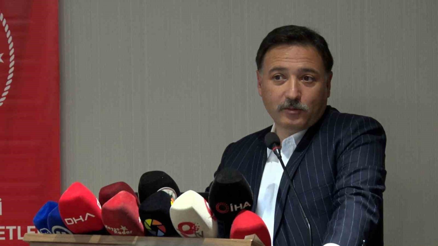 kayseri-valisi-cicek-dunyayi-cinsiyetsizlestirme-gibi-akil-disi-ahlaksiz-bir-konuma-getirmek-isteyenler-aile-kurumunun-yikilmasini-istiyorlar