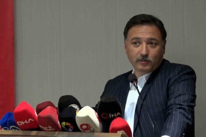 kayseri-valisi-cicek-dunyayi-cinsiyetsizlestirme-gibi-akil-disi-ahlaksiz-bir-konuma-getirmek-isteyenler-aile-kurumunun-yikilmasini-istiyorlar
