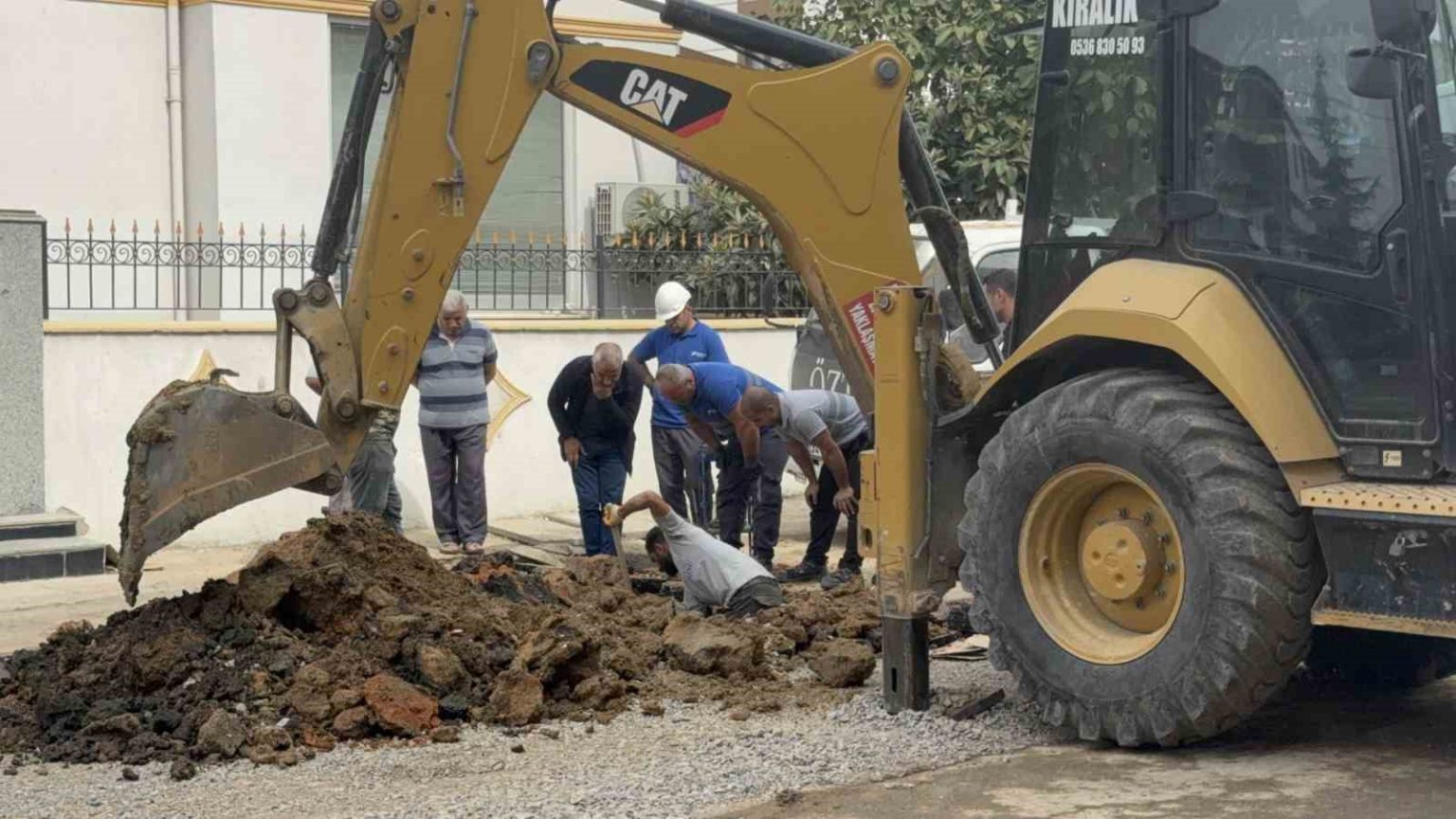 kocaelide-altyapi-calismasi-sirasinda-dogal-gaz-borusu-delindi