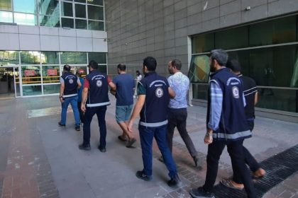 mersinde-kacak-gocmen-operasyonu-14u-deport-edildi-4-supheli-tutuklandi