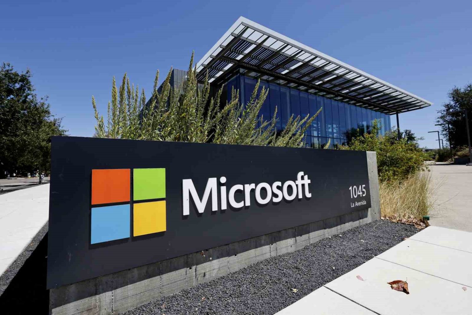 microsoft-israil-ordusuna-bazi-bulut-ve-yapay-zeka-hizmetlerini-durdurdu