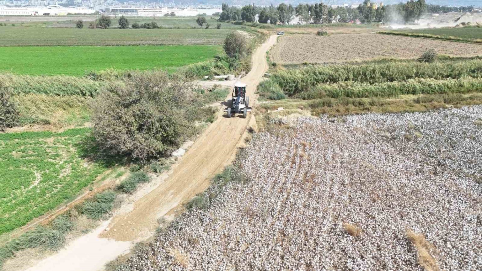 nazilli-belediyesinden-ciftcilere-ulasim-kolayligi