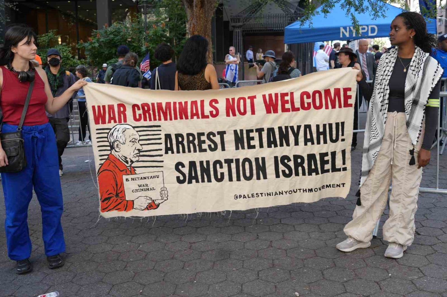 new-yorkta-binlerce-kisi-netanyahuyu-protesto-etmek-icin-sokaklara-dokuldu