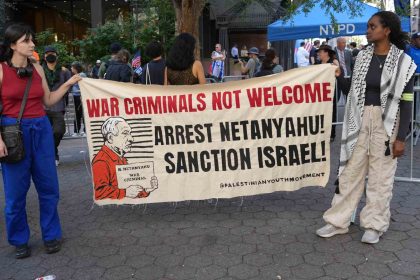 new-yorkta-binlerce-kisi-netanyahuyu-protesto-etmek-icin-sokaklara-dokuldu