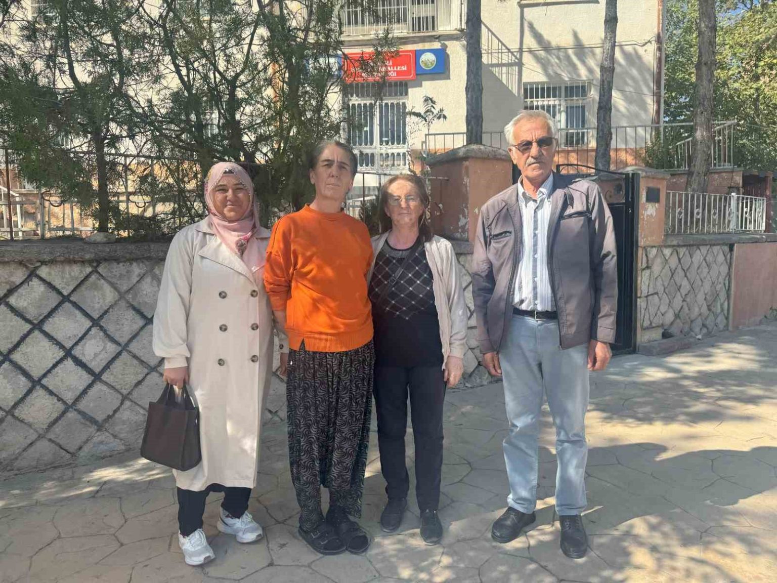 nigde-fertek-mahallesinde-ogrenciler-okula-bisikletle-gidiyor-aileler-servis-istiyor