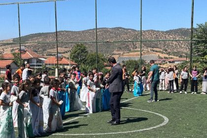 okul-bahcesi-senlik-alanina-dondu