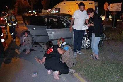 ortalik-savas-alanina-dondu-2-aractaki-6-kisi-yaralandi