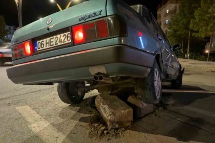 otomobil-refuje-cikti-kazanin-ardindan-aractan-inip-kactilar