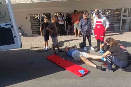 otomobille-carpisan-motosikletli-metrelerce-savruldu-o-anlar-kamerada