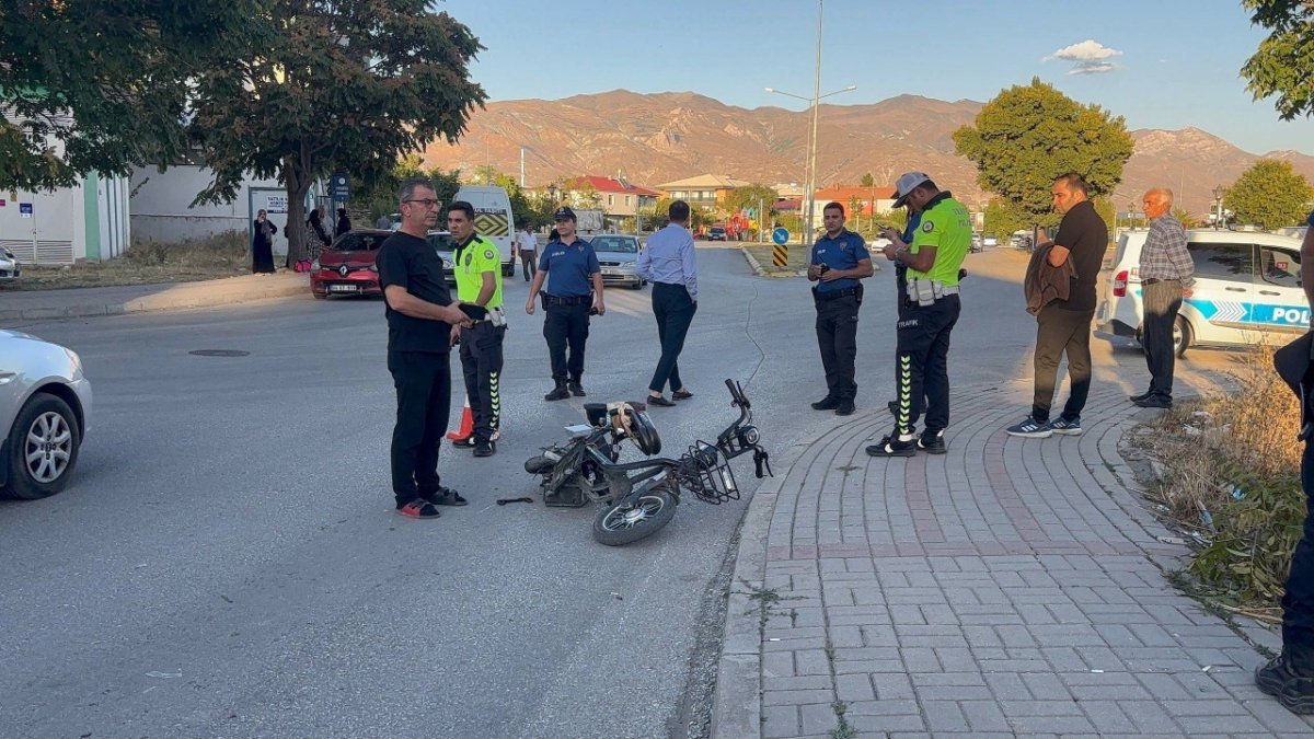 panelvanin-carptigi-elektrikli-bisikletteki-cocuk-agir-yaralandi