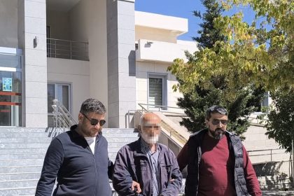 polis-71-yasindaki-sucluyu-kardesinin-kimligini-kullanirken-yakaladi