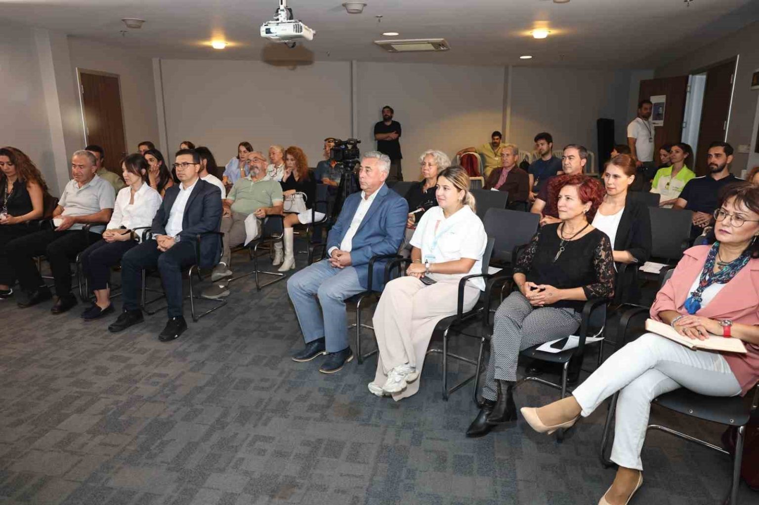 prof-dr-varli-muzigin-sessiz-siyasetini-anlatti