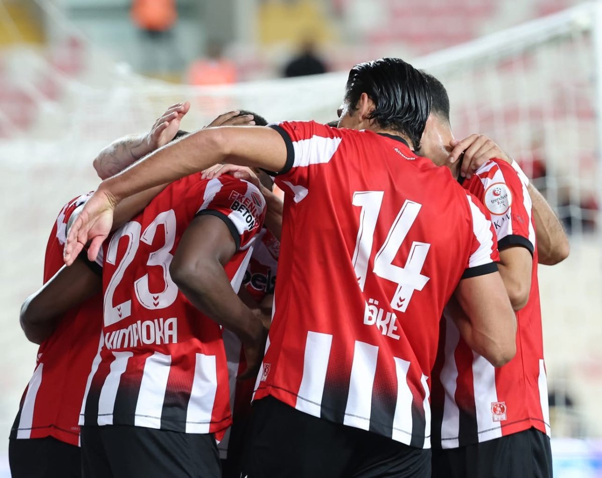sivasspor-serik-spor-macinin-gelirleri-gazzeye-bagislanacak