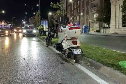 sivasta-iki-motosiklet-carpisti-2-yarali
