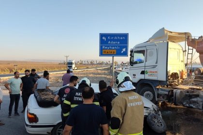 tirla-carpisan-otomobildeki-2-kisi-yaralandi