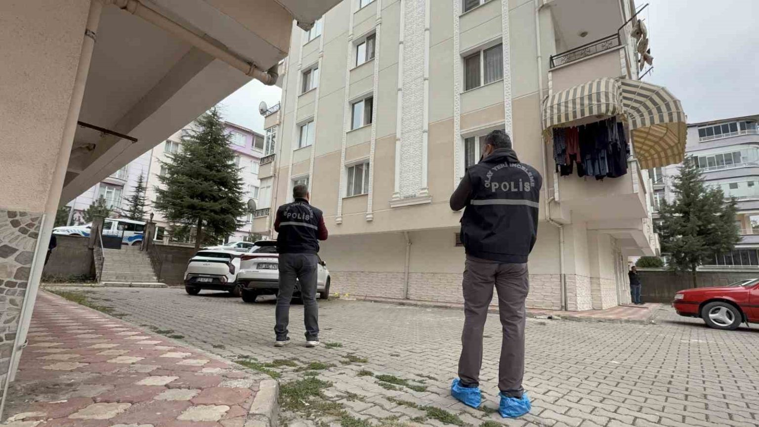 tokatta-cam-silen-kadin-cipin-uzerine-duserek-hastanelik-oldu