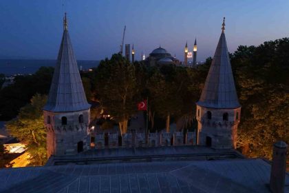 topkapi-sarayi-kapilarini-geceye-kapatiyor-son-gun-27-eylul