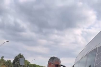 trafikte-servis-soforunden-surucuye-tehdit-nefesini-keserim