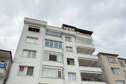 unlu-sanatcinin-komsulari-sokta