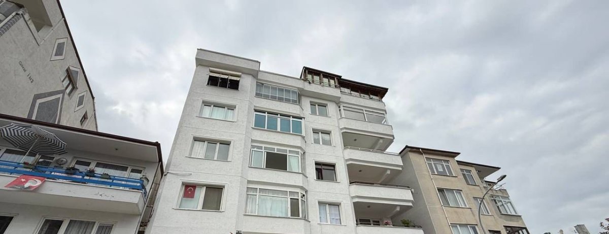 unlu-sanatcinin-komsulari-sokta