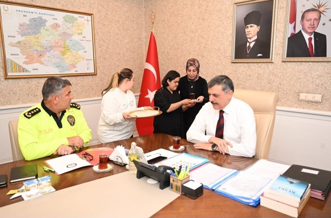 valiligin-gulleri-goreve-basladi
