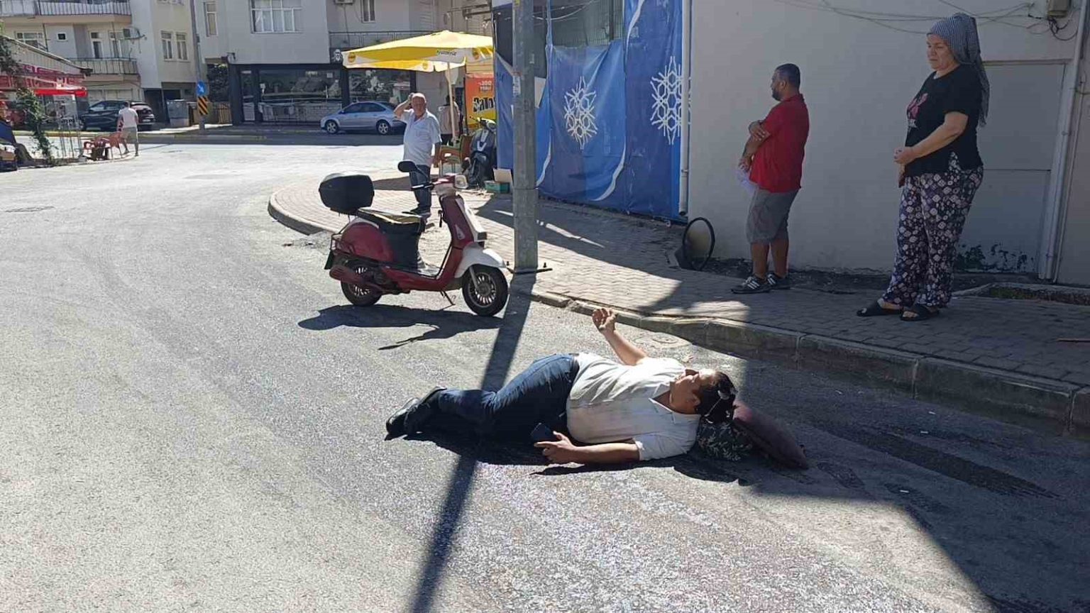 yola-dokulen-sivi-madde-kaza-yaptirdi-1-yarali