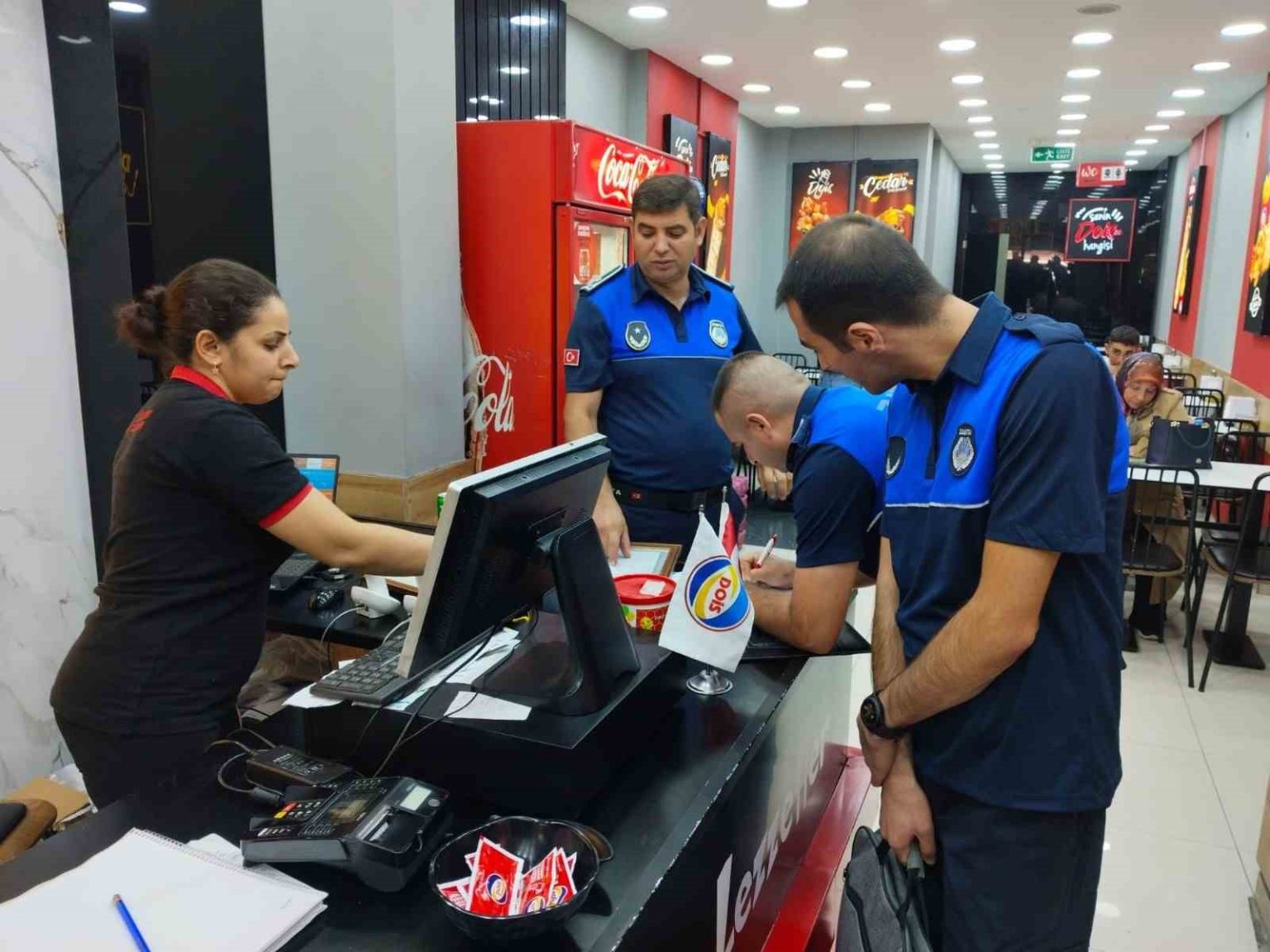zabita-ekiplerinden-lokanta-kafe-ve-fast-food-isletmelerine-denetim