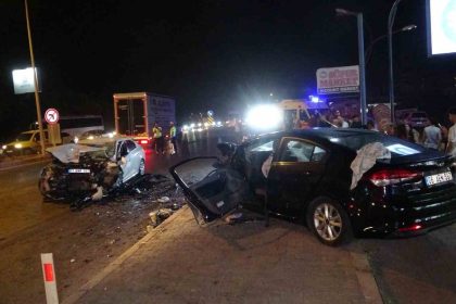 antalyada-karayolunu-savas-alanina-ceviren-feci-kaza-2-olu-2-yarali