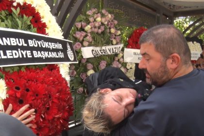 arabesk-muzigin-usta-ismi-gullunun-kizi-cenaze-toreninde-fenalik-gecirdi