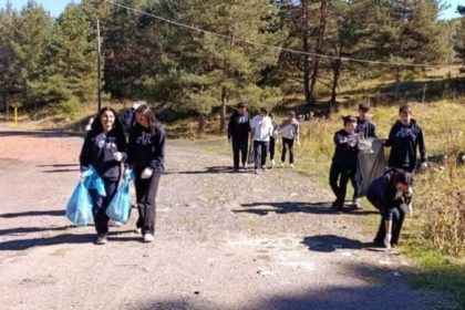 ardahanda-ogrenciler-orman-temizledi