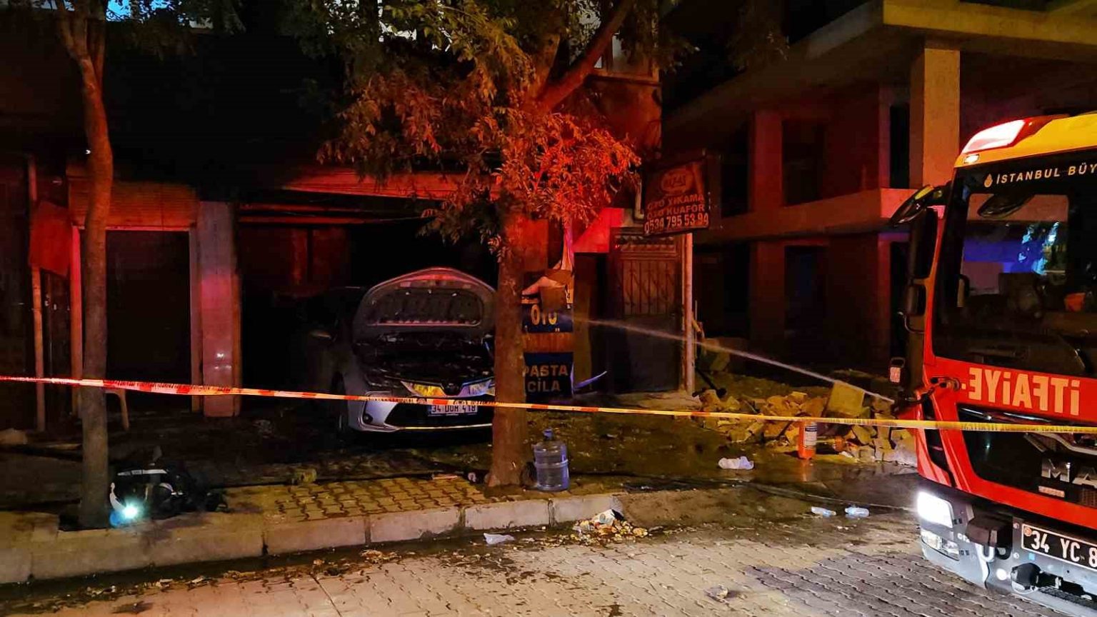 bahcelievlerde-oto-tamircide-korkutan-yangin