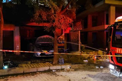 bahcelievlerde-oto-tamircide-korkutan-yangin