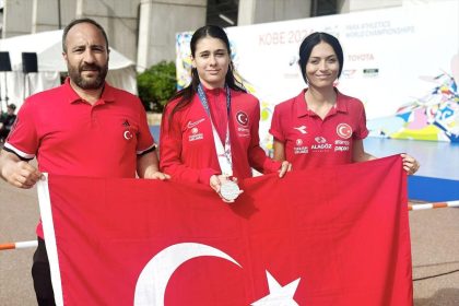 bakan-bak-dunya-rekoru-kiran-aysel-onderi-tebrik-etti