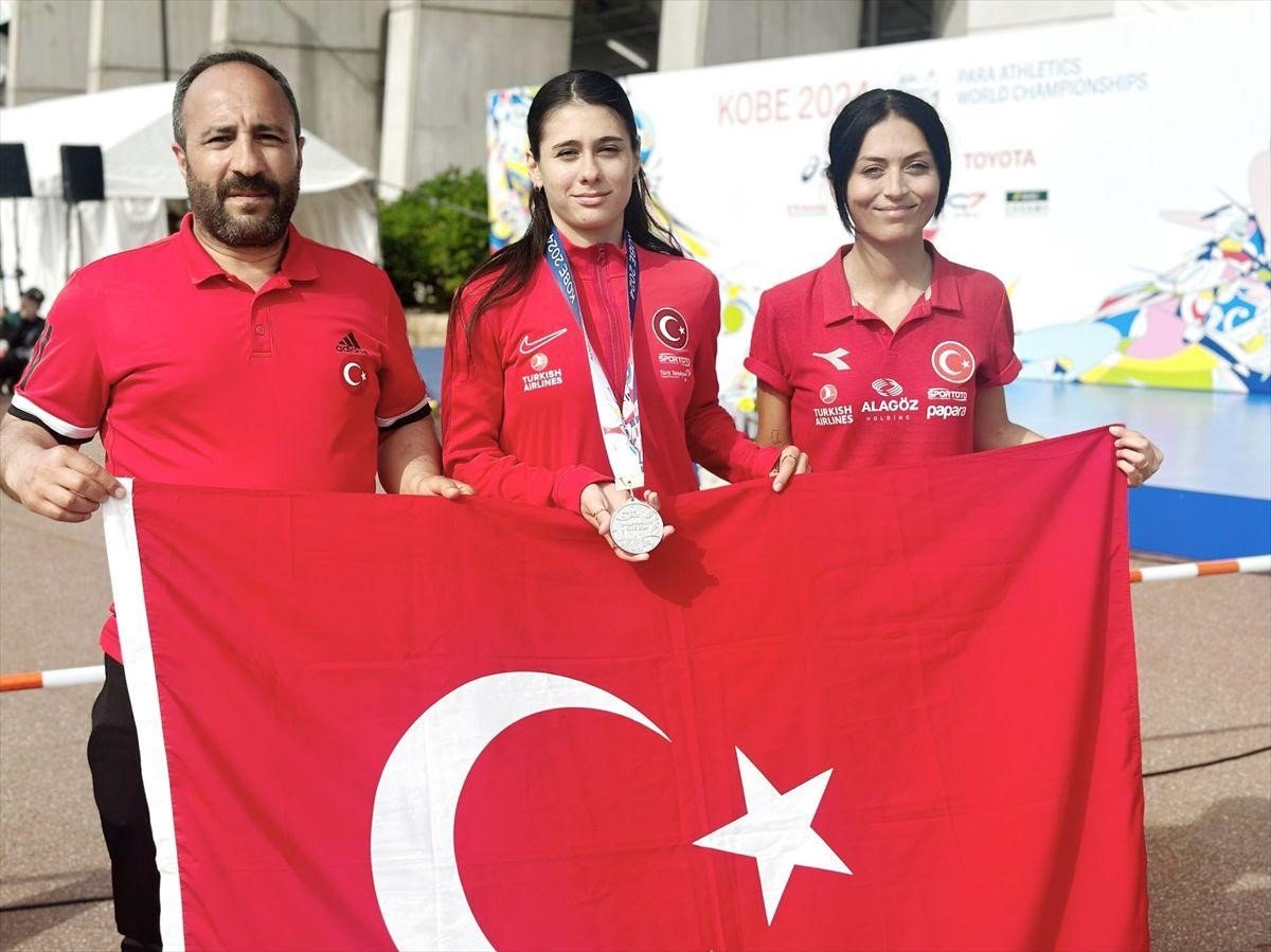 bakan-bak-dunya-rekoru-kiran-aysel-onderi-tebrik-etti