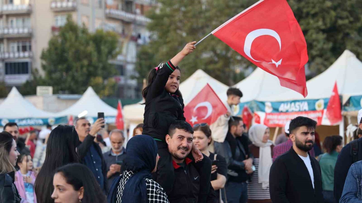 bakan-bolattan-esnafa-mujde-100-milyon-lira-kredi-pazartesi-gonderilecek