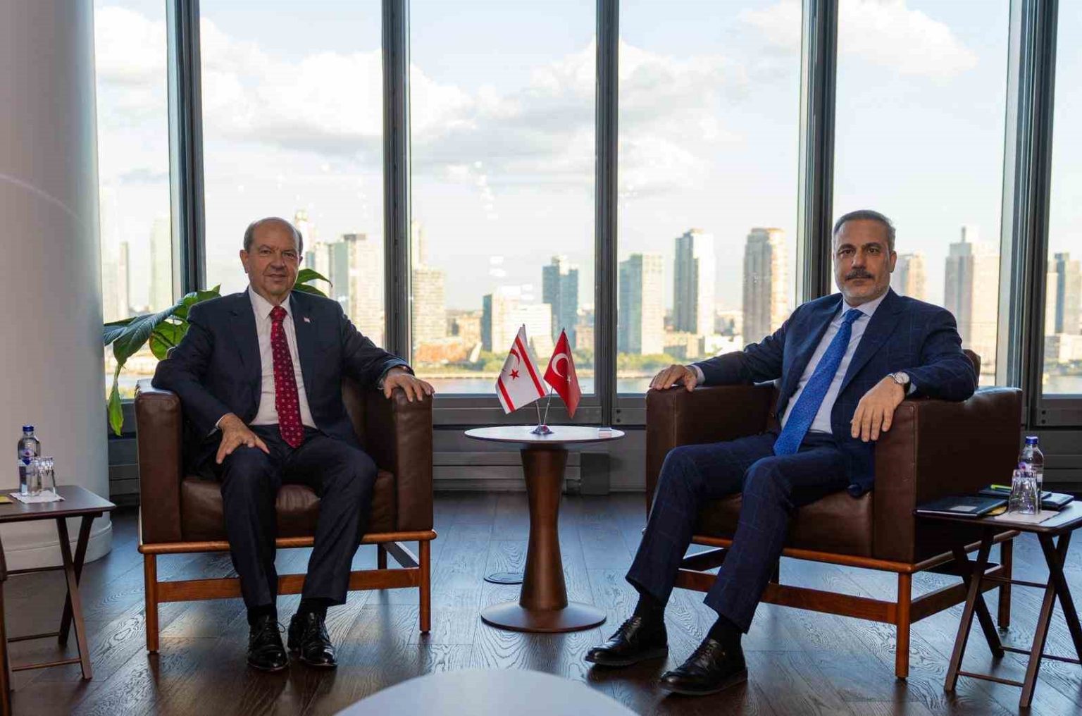 bakan-fidan-kktc-cumhurbaskani-tatar-ile-bir-araya-geldi