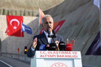 bakan-uraloglu-badal-tunelinin-kiymetini-uzun-yol-soforlerimiz-bilir